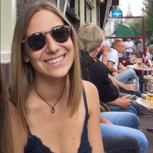 Meet your Posher, Danielle